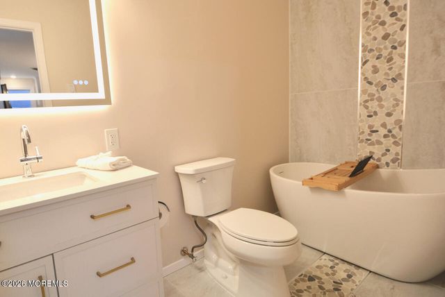 8 Abbey Lane, Manchester, NJ 08759