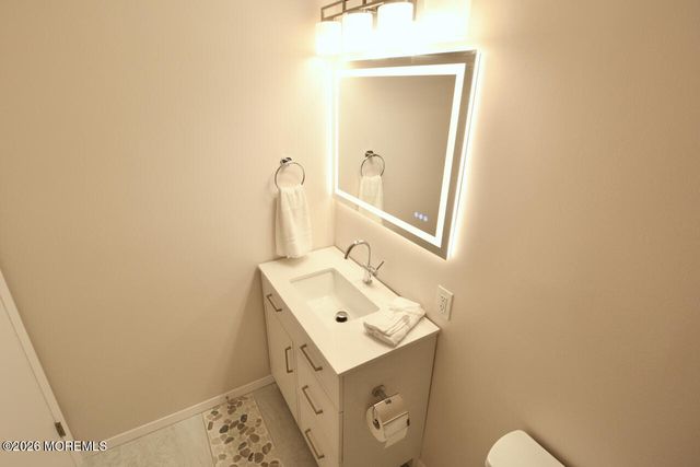 8 Abbey Lane, Manchester, NJ 08759