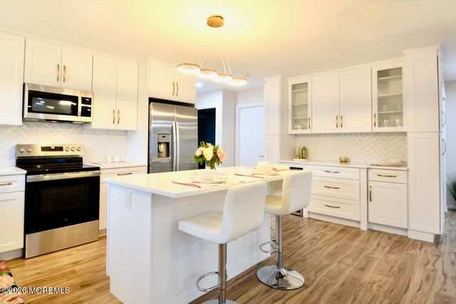 8 Abbey Lane, Manchester, NJ 08759