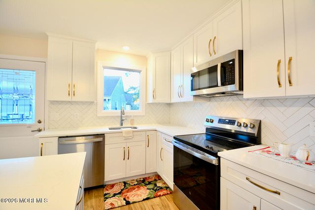 8 Abbey Lane, Manchester, NJ 08759