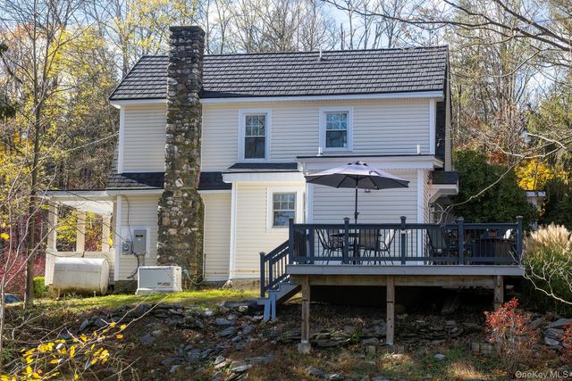 145 Drake Road, Pleasant Valley, NY 12569