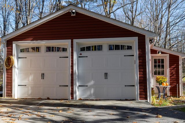 145 Drake Road, Pleasant Valley, NY 12569