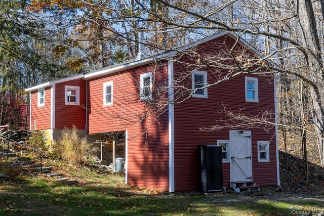 145 Drake Road, Pleasant Valley, NY 12569