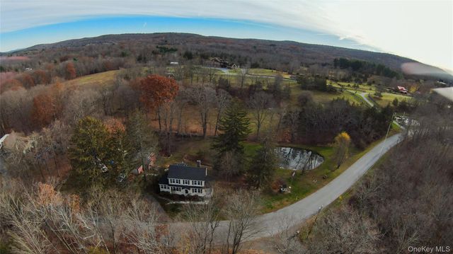 145 Drake Road, Pleasant Valley, NY 12569