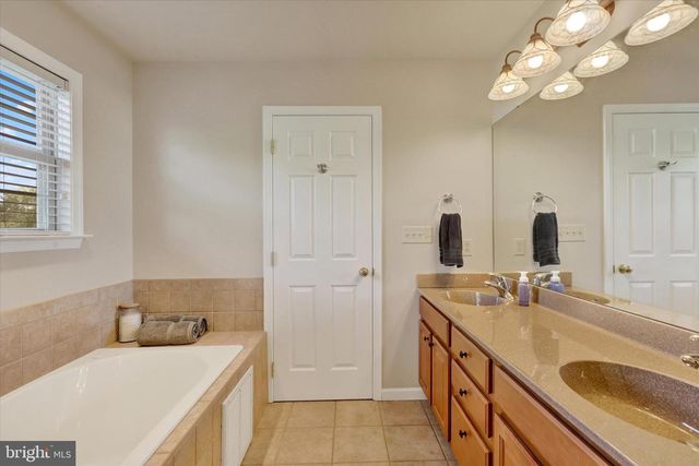 473 NURSERY DRIVE DR N, Mechanicsburg, PA 17055