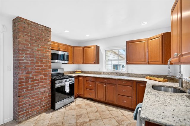 2518 Sample Rd, Hampton, PA 15101