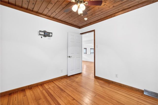 2518 Sample Rd, Hampton, PA 15101