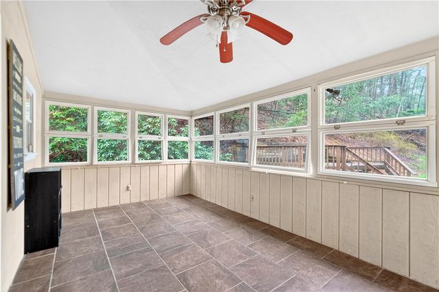 2518 Sample Rd, Hampton, PA 15101