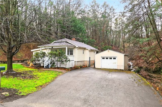 2518 Sample Rd, Hampton, PA 15101