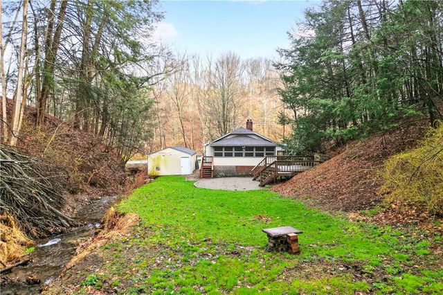 2518 Sample Rd, Hampton, PA 15101