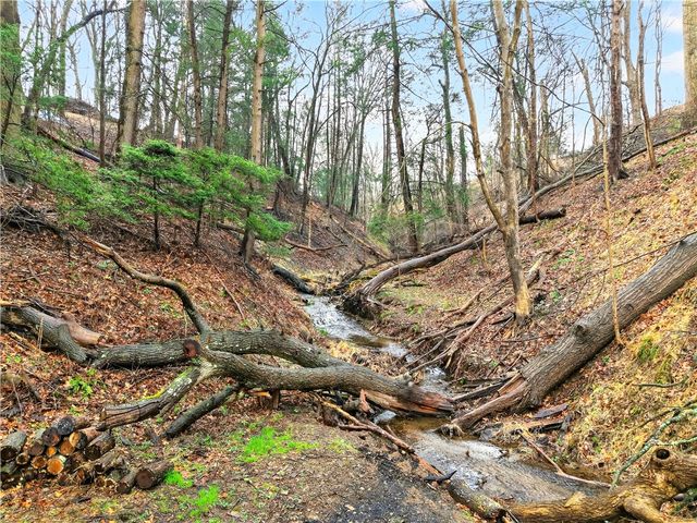 2518 Sample Rd, Hampton, PA 15101