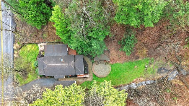2518 Sample Rd, Hampton, PA 15101