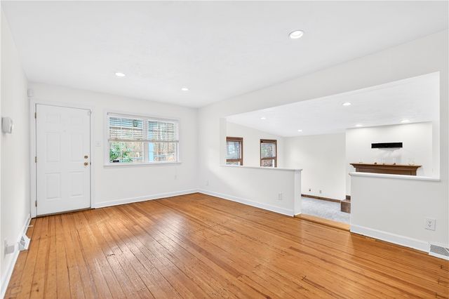 2518 Sample Rd, Hampton, PA 15101