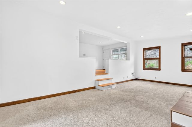 2518 Sample Rd, Hampton, PA 15101