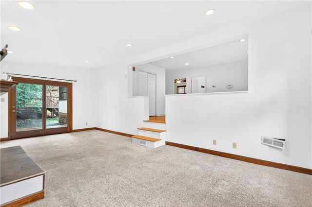 2518 Sample Rd, Hampton, PA 15101