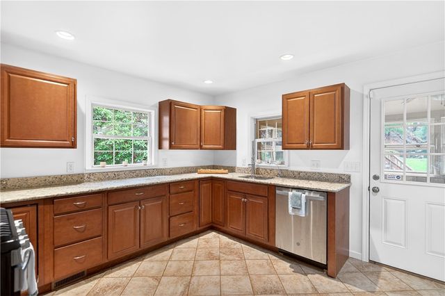 2518 Sample Rd, Hampton, PA 15101