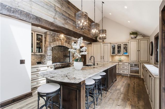 3505 SHAWNEE MISSION Parkway, Fairway, KS 66205