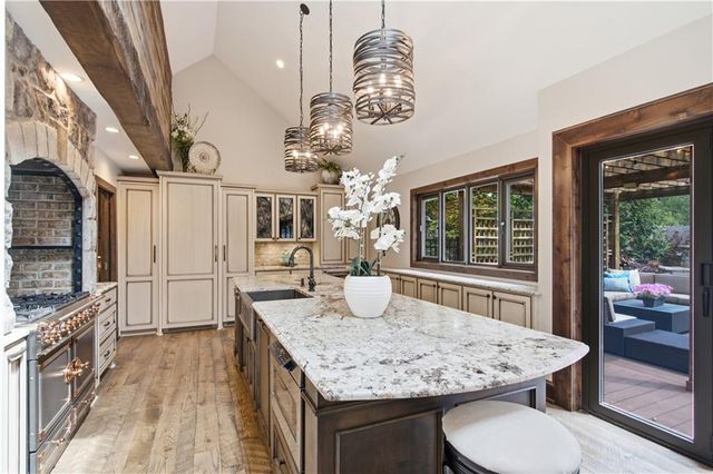 3505 SHAWNEE MISSION Parkway, Fairway, KS 66205