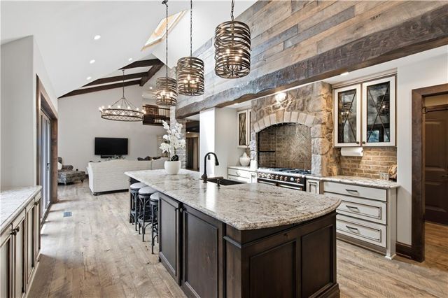 3505 SHAWNEE MISSION Parkway, Fairway, KS 66205