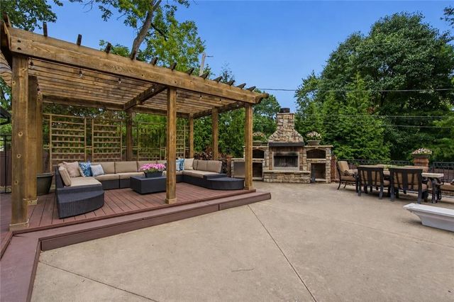 3505 SHAWNEE MISSION Parkway, Fairway, KS 66205
