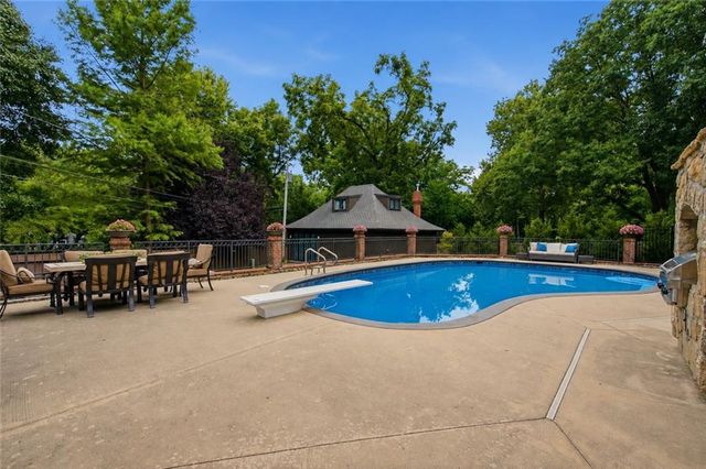 3505 SHAWNEE MISSION Parkway, Fairway, KS 66205