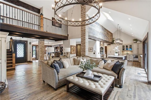 3505 SHAWNEE MISSION Parkway, Fairway, KS 66205