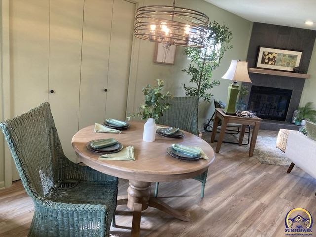 7215 SW Glencrest DR, Topeka, KS 66619