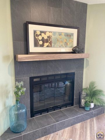 7215 SW Glencrest DR, Topeka, KS 66619