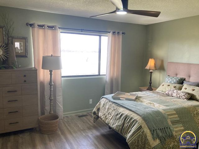 7215 SW Glencrest DR, Topeka, KS 66619