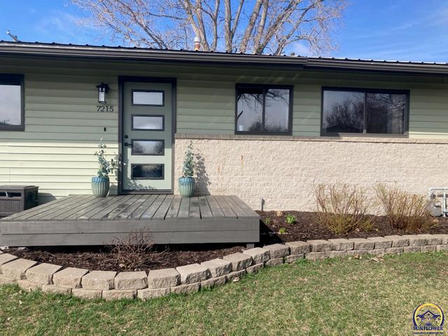 7215 SW Glencrest DR, Topeka, KS 66619