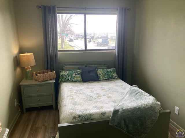 7215 SW Glencrest DR, Topeka, KS 66619