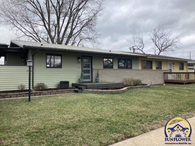 7215 SW Glencrest DR, Topeka, KS 66619