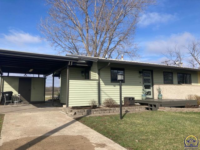 7215 SW Glencrest DR, Topeka, KS 66619