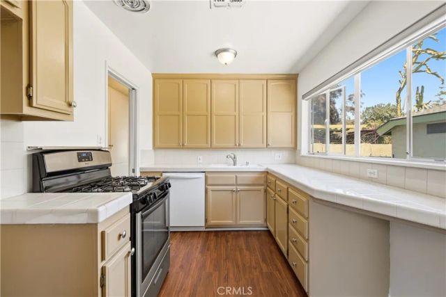 4450 Matilija Avenue, Sherman Oaks, CA 91423