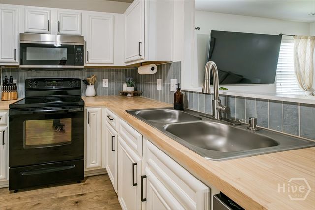 17 Raintree Way, Port Wentworth, GA 31407