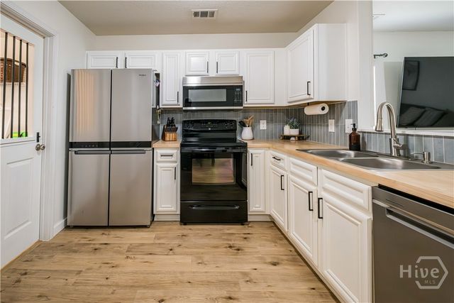 17 Raintree Way, Port Wentworth, GA 31407