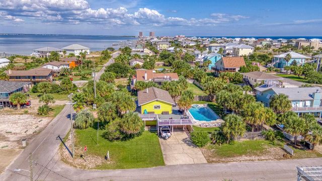 900 Largo Dr, Pensacola Beach, FL 32561