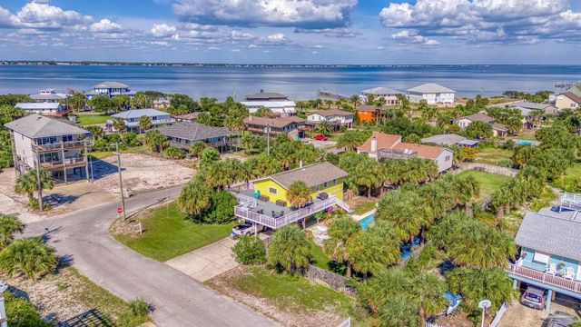 900 Largo Dr, Pensacola Beach, FL 32561