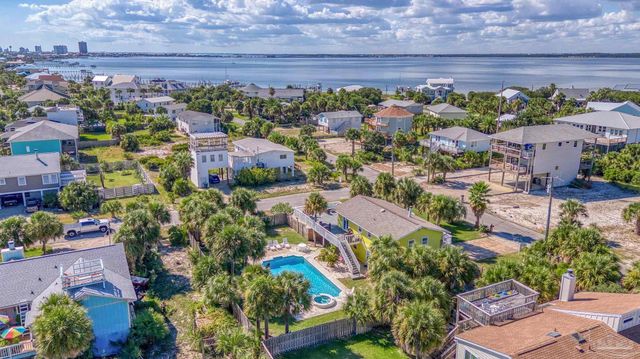 900 Largo Dr, Pensacola Beach, FL 32561