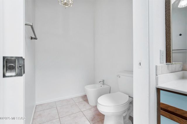 937 W Desert Hills Drive, Green Valley, AZ 85622