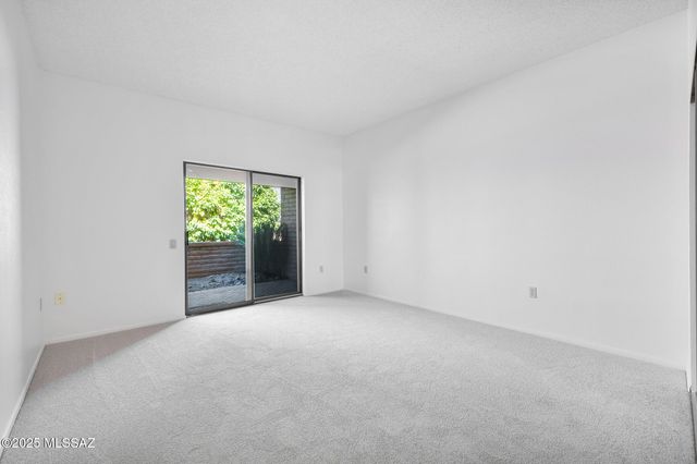 937 W Desert Hills Drive, Green Valley, AZ 85622