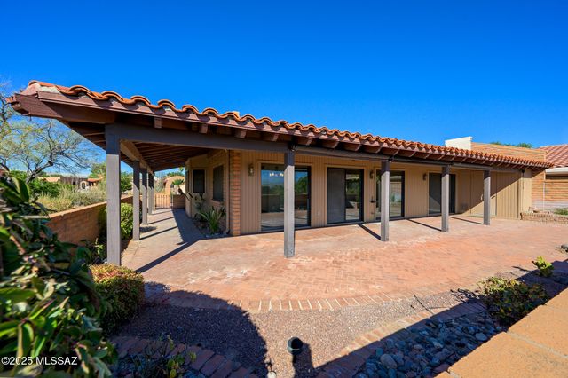 937 W Desert Hills Drive, Green Valley, AZ 85622