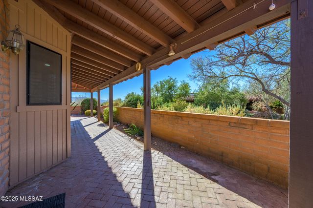 937 W Desert Hills Drive, Green Valley, AZ 85622