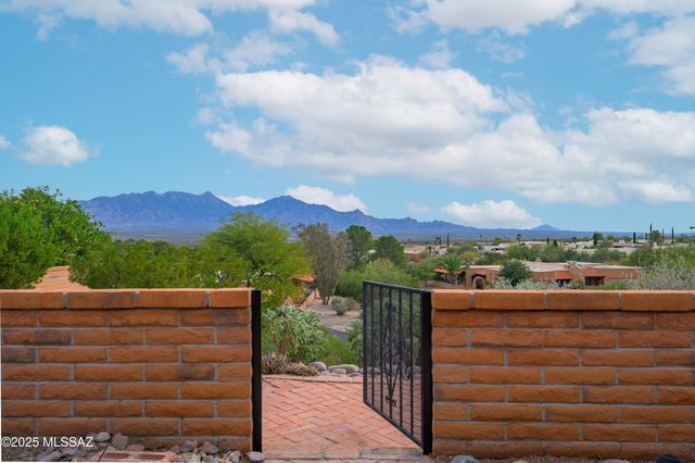 937 W Desert Hills Drive, Green Valley, AZ 85622