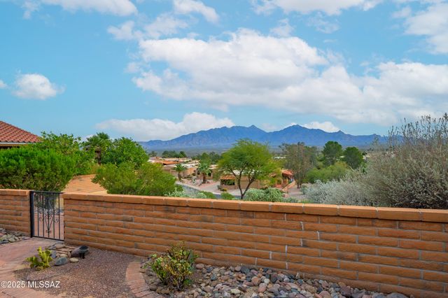 937 W Desert Hills Drive, Green Valley, AZ 85622