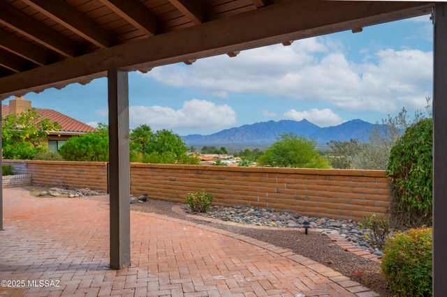 937 W Desert Hills Drive, Green Valley, AZ 85622