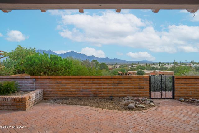 937 W Desert Hills Drive, Green Valley, AZ 85622