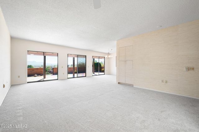 937 W Desert Hills Drive, Green Valley, AZ 85622