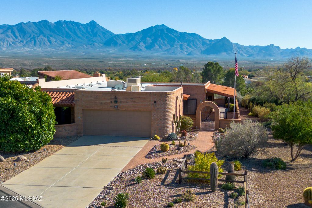 937 W Desert Hills Drive, Green Valley, AZ 85622