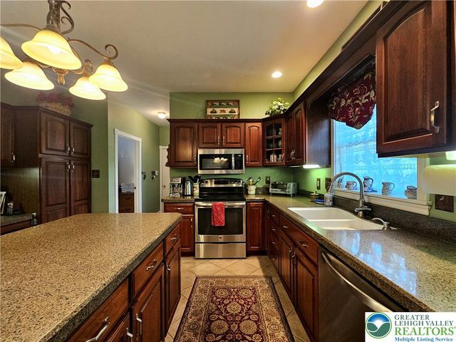 3122 Dogwood Lane, Salisbury Twp, PA 18103